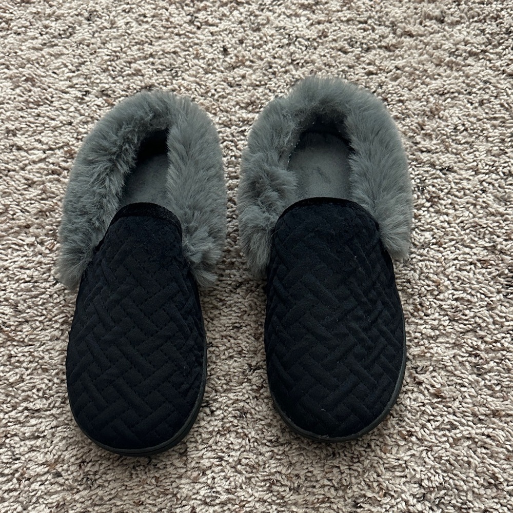Charter Club Black Quilted Slip-On Slippers with Gray Faux-Fur Collar